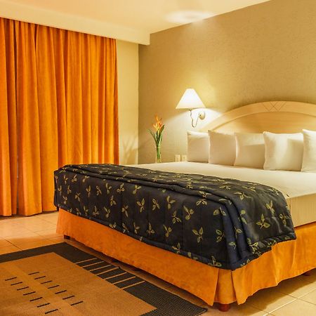 Plaza Inn Express ทาปาชูลา ภายนอก รูปภาพ